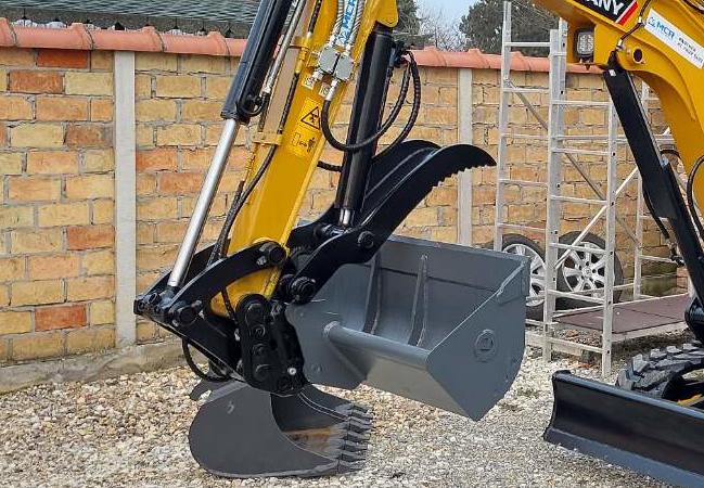 BRZE SPOJKE ZA MINI BAGERE